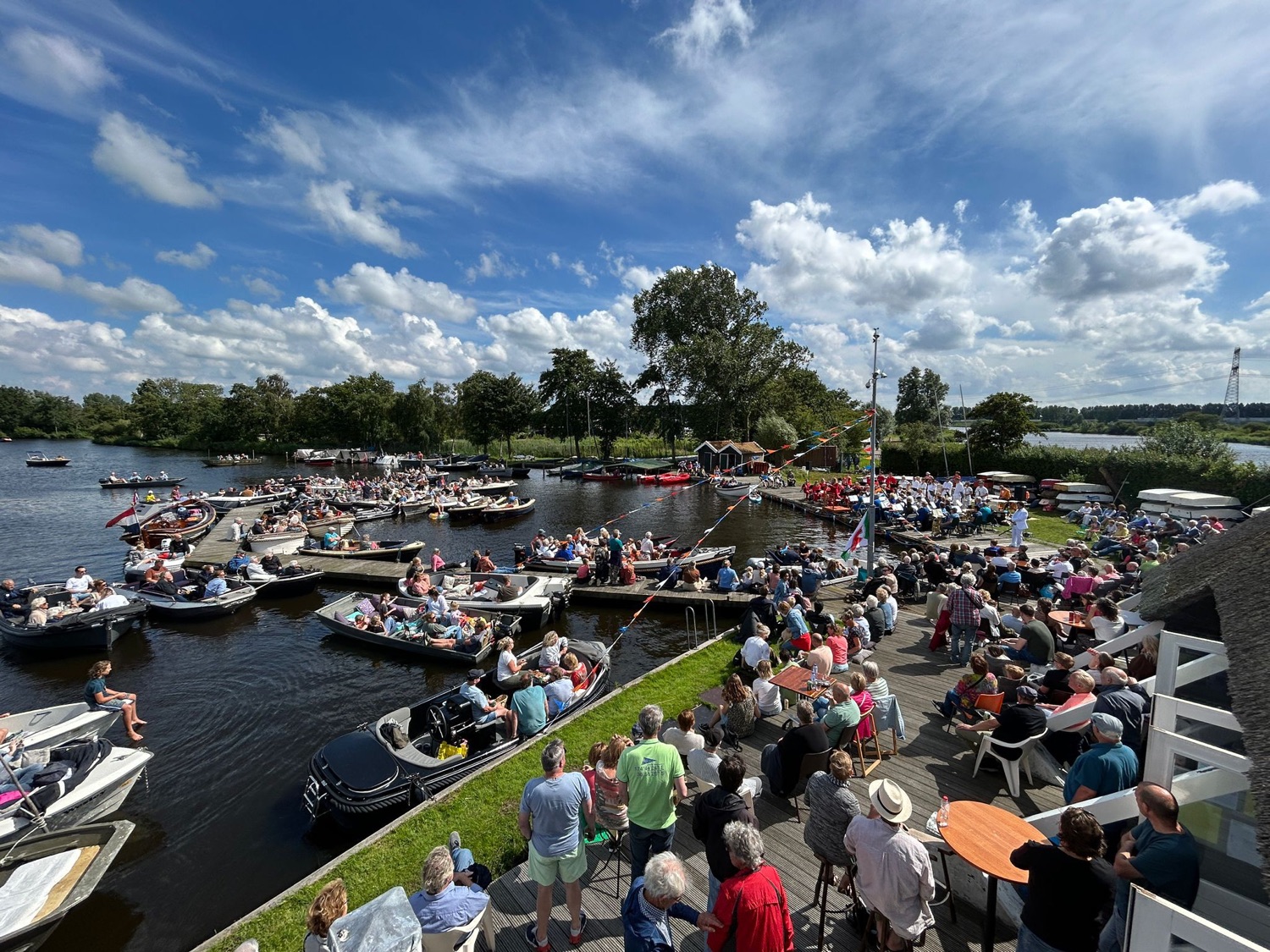 Concert aan het water vanaf het terras